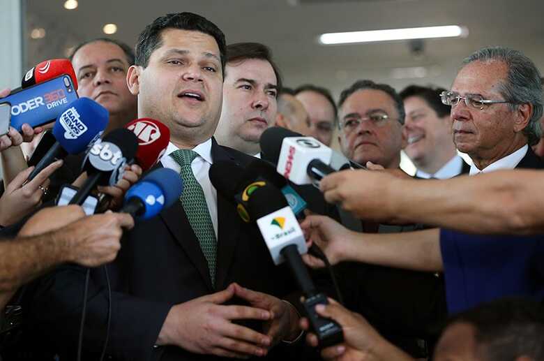 Davi Alcolumbre, Rodrigo Maia e  Paulo Guedes fecharam acordo para acelerar a vota&ccedil;&atilde;o da reforma Tribut&aacute;ria