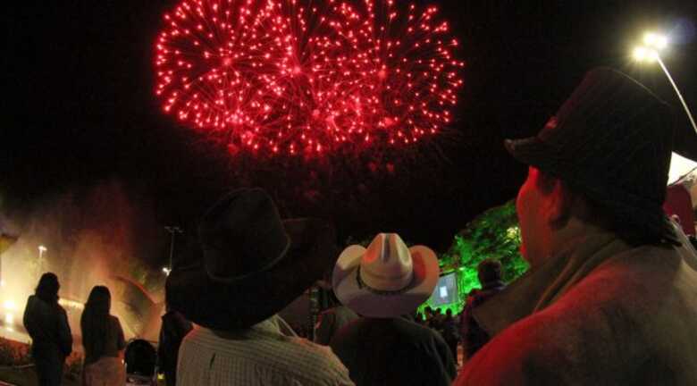 Apesar da beleza, fogos de artif&iacute;cios s&atilde;o extremamente perigosos