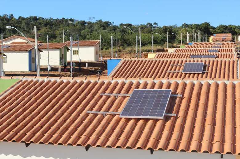 Residências que possuem placas fotovoltaicas, para geração de energia solar