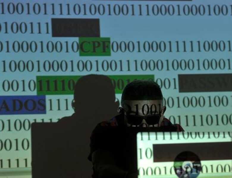 Hacker é qualquer pessoa que se dedique intensamente em alguma área específica da computação
