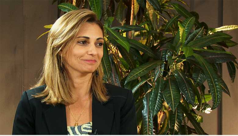 Karine Silva dos Santos é servidora pública concursada do próprio FNDE
