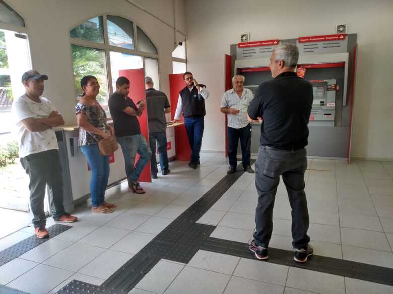 Equipe do Procon na Agência do Bradesco