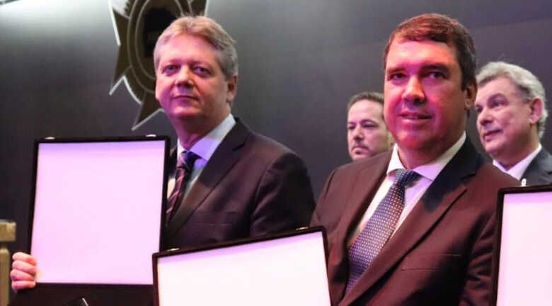 Eduardo Riedel e Jaime Verruck foram homenageados com a comenda do Mérito Industrial da Federação das Indústrias de MS