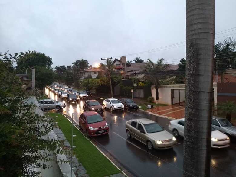 O tempo chuvoso continuar&aacute; por toda a semana, podendo ser assim at&eacute; a virada do ano