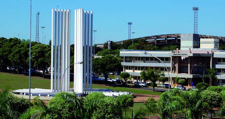 Universidade Federal de Mato Grosso do Sul, localizada na avenida Costa e Silva