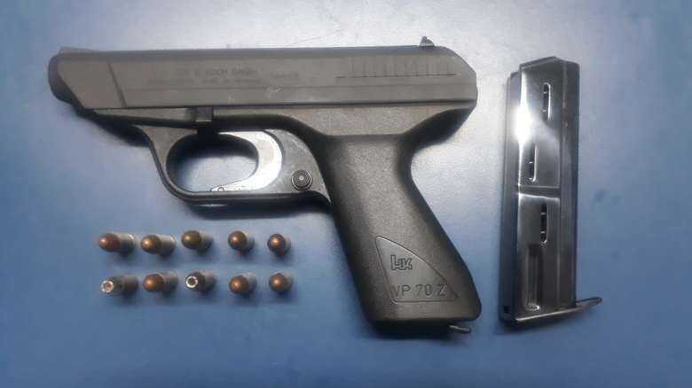 Pistola HK 9mm devidamente municiada com 10 cartuchos do mesmo calibre da marca Luger