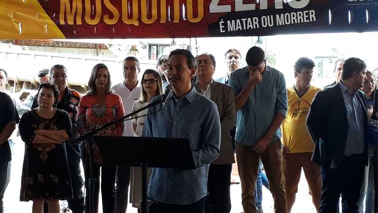 O prefeito Marquinhos Trad com autoridades durante o lançamento nesta manhã