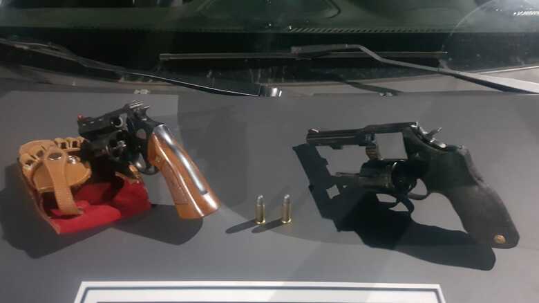 As armas apreendidas tamb&eacute;m foram encaminhadas a delegacia