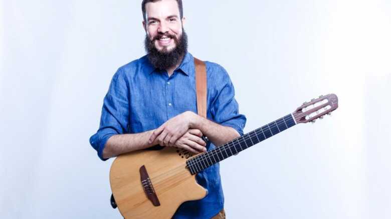 O m&uacute;sico Chic&atilde;o Castro apresenta um show intimista, com repert&oacute;rio composto com sucessos da M&uacute;sica Popular Brasileira