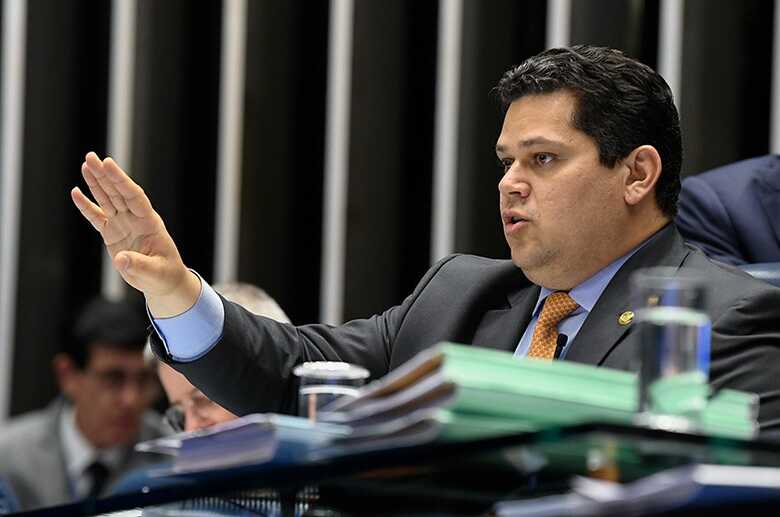 "Sou contra a criação de novos impostos aos brasileiros", afirmou o presidente do Senado