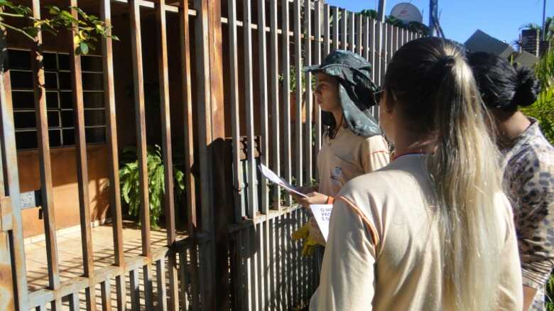 Os agentes est&atilde;o sempre uniformizados e com crach&aacute;; &eacute; poss&iacute;vel ainda confirmar por telefone