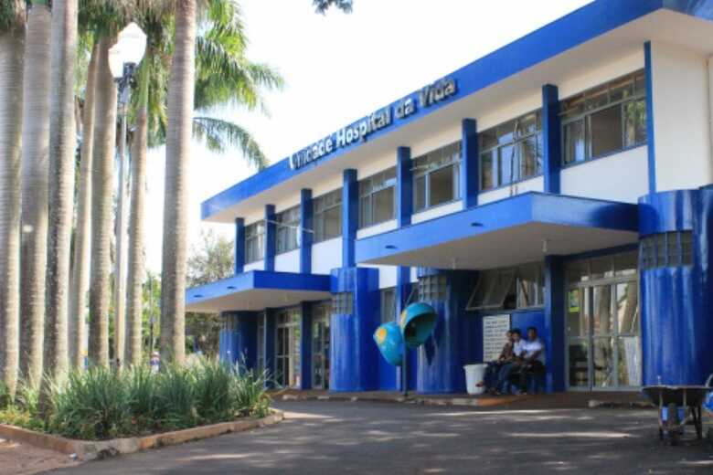 A vítima, transferido para o Hospital da Vida, foi atingida próximo ao tórax, no lado esquerdo do corpo