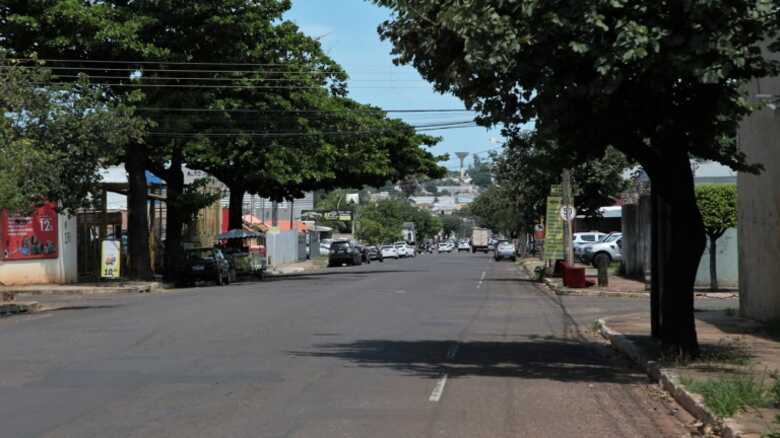 Previsão é de que até sexta-feira (17) as obras cheguem até o cruzamento da 13 de Maio com a avenida Fernando Correia da Costa