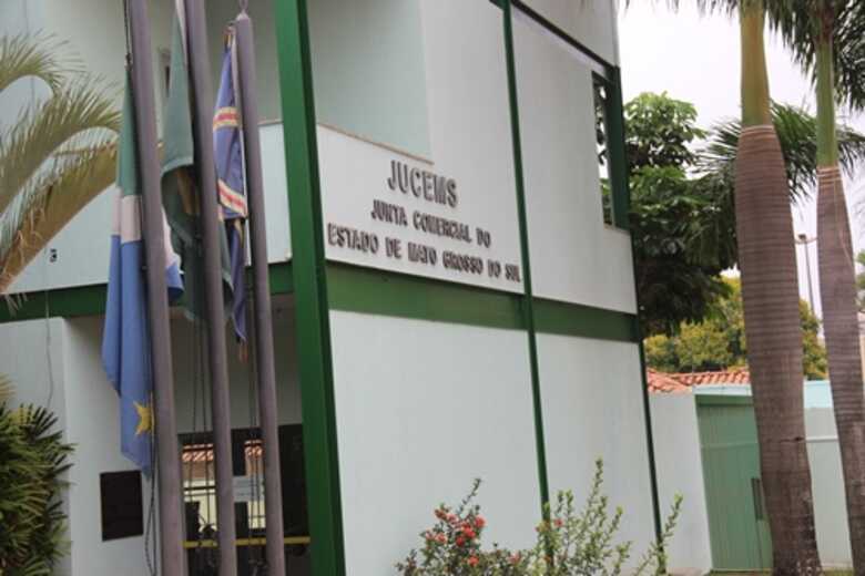 O levantamento anual tamb&eacute;m mostra que o setor de servi&ccedil;os se mant&eacute;m como o principal segmento econ&ocirc;mico