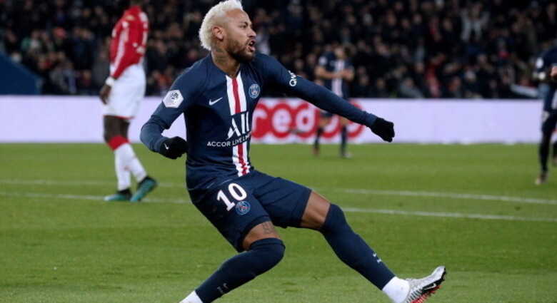 Neymar comemora gol contra o Monaco, pelo Campeonato Francês