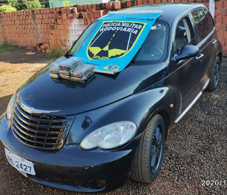 Os tabletes somaram 7,575 kg da droga, o que valeria aproximadamente R$ 214 mil reais