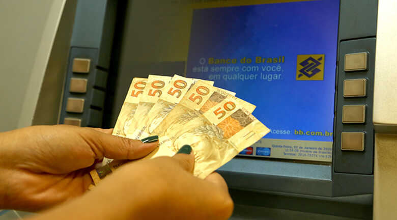 São aproximadamente 70 mil servidores