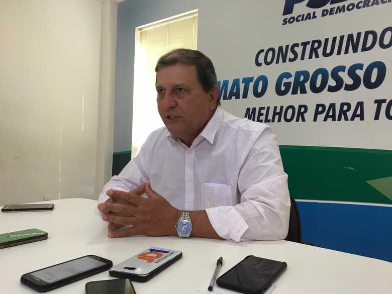 O presidente regional do PSDB, Sérgio de Paula, durante coletiva nesta manhã