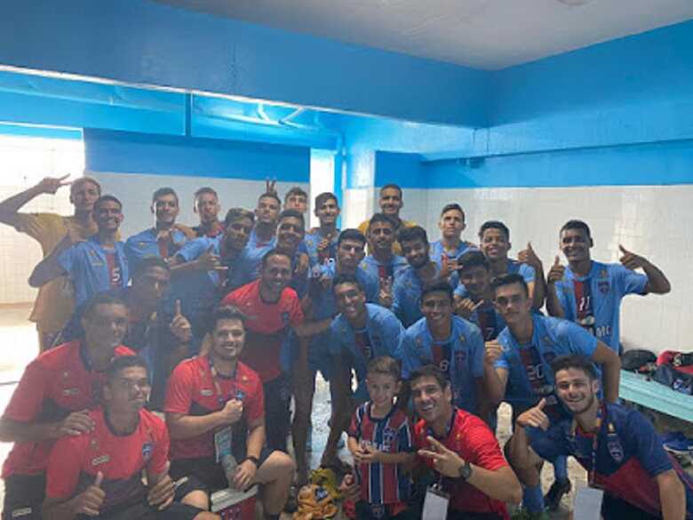 Equipe do Uni&atilde;o comemora a classifica&ccedil;&atilde;o