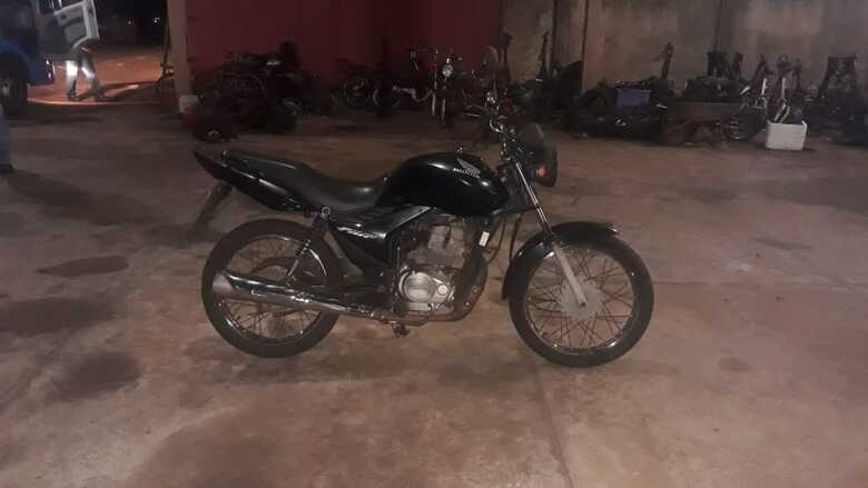 Motocicleta furtada no in&iacute;cio da janeiro