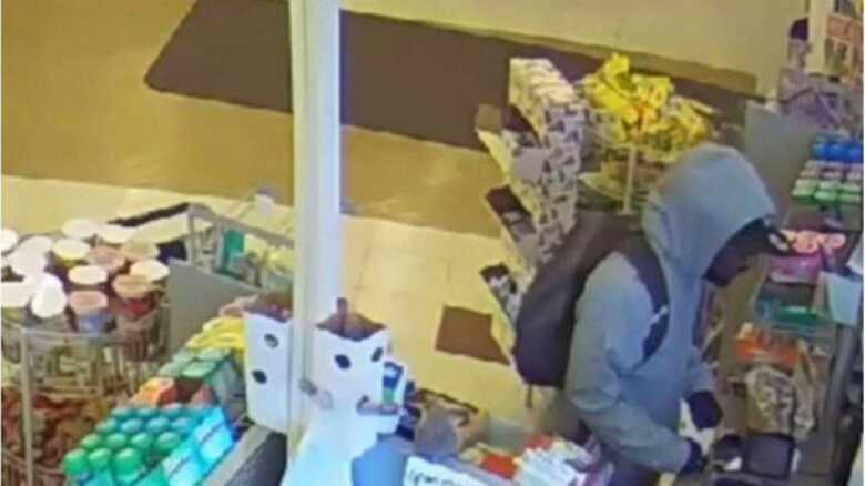 Ladrão entregou bilhete para caixa para roubar o dinheiro e alegou que precisava ajudar o filho