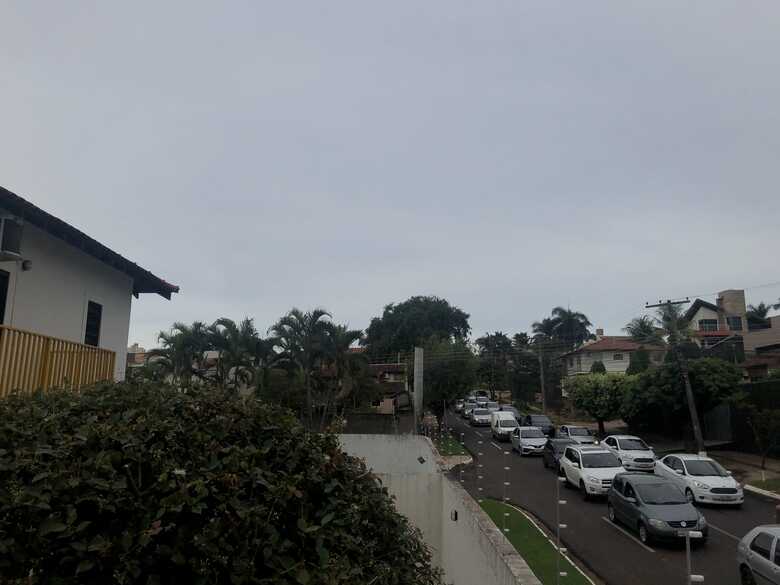 Céu nublado em toda capital