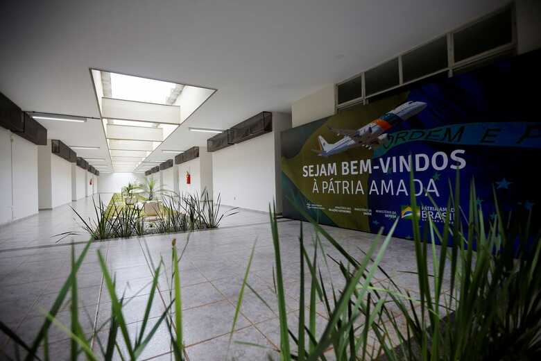 Os repatriados dever&atilde;o permanecer em quarentena por 18 dias, no hotel de tr&acirc;nsito da For&ccedil;a A&eacute;rea