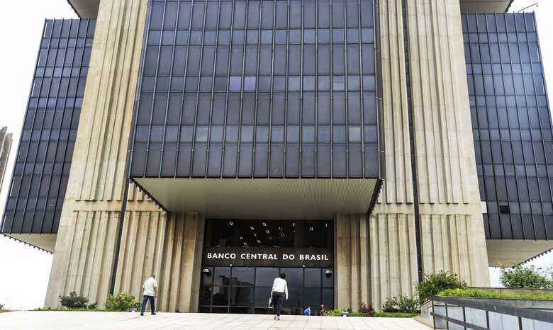 Os bancos podiam oferecer essa forma de cobrança se quisessem, mas a maioria das instituições preferia cobrar o valor referente à data do fechamento da fatura