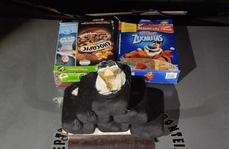 As pastas bases encontradas nas caixas de cereal somaram um peso total de 6,8 quilos