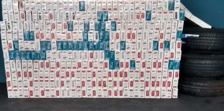 A mercadoria e o veiculo foram apreendidos pela guarni&ccedil;&atilde;o da Pol&iacute;cia Militar