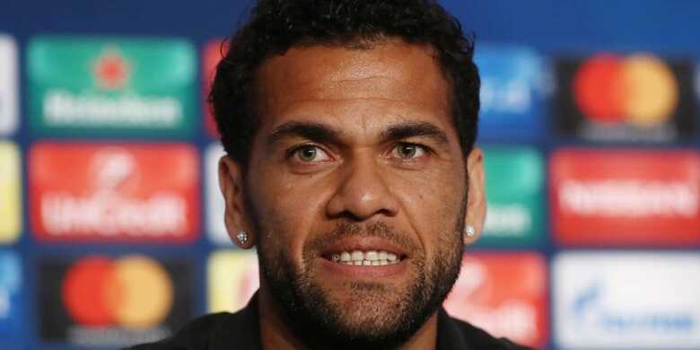Daniel Alves participou normalmente do treino do São Paulo na manhã desta quarta-feira