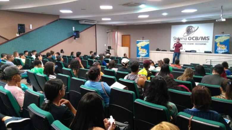 &Eacute; um evento que orienta e capacita jovens e adultos para a vida profissional