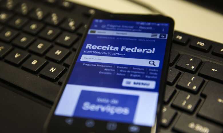 Para saber se ser&aacute; beneficiado pela restitui&ccedil;&atilde;o, basta acessar o site da Receita ou conferir no aplicativo