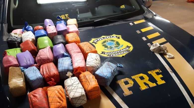 PRF encontrou 34 blocos de haxixe que totalizou 25 kg da droga