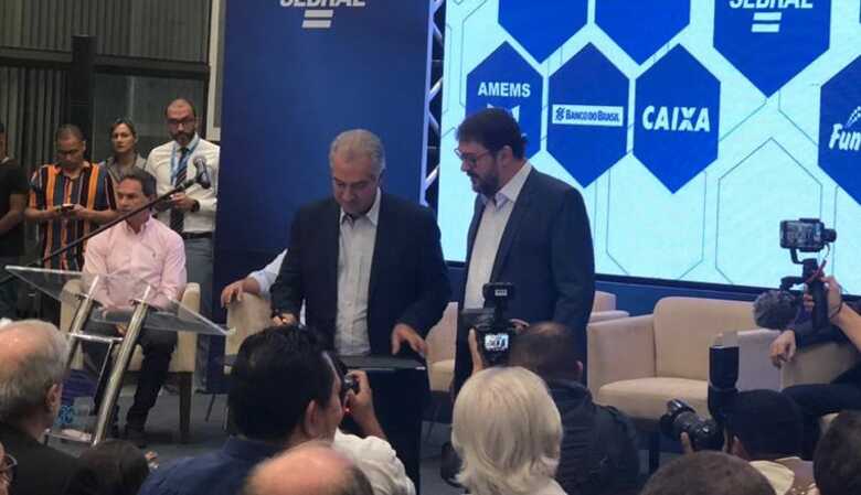 O governador Reinaldo Azambuja e o presidente do Conselho Deliberativo do Sebrae/MS e presidente do Sistema FIEMS, S&eacute;rgio Longen