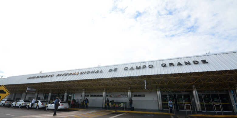 O aeroporto segue aberto para pousos e decolagens conforme a Infraero