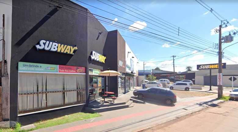 Unidade da Subway é invadida por assaltantes.