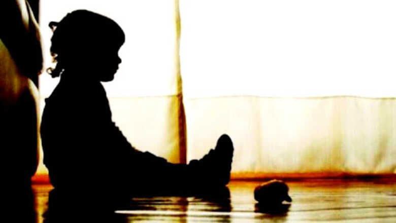 &Agrave; pol&iacute;cia, a menina de 6 anos contou que a m&atilde;e esperou ela e os irm&atilde;os dormirem e saiu