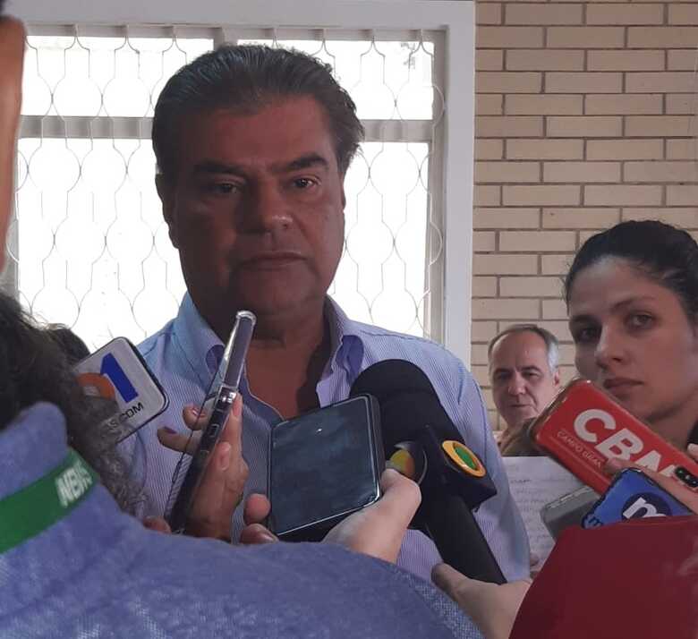 Senador Nelsinho Trad durante entrevista na sede do PSD em Campo Grande