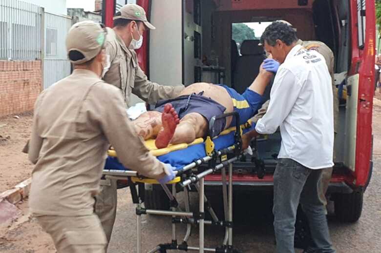 Corpo de Bombeiros transferiu a vítima para o Hospital Regional de Coxim