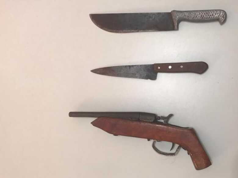 Eles passaram por exames de corpo de delito no hospital da cidade e foram encaminhados para a Delegacia de Pol&iacute;cia Civil de Ang&eacute;lica