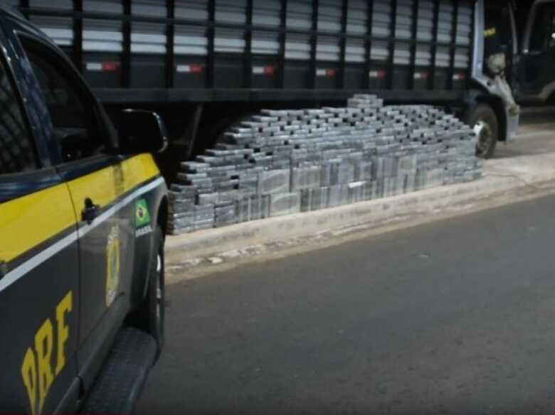 Eles confessaram ter sa&iacute;do de Jardim e disseram que entregariam a droga em Campo Grande