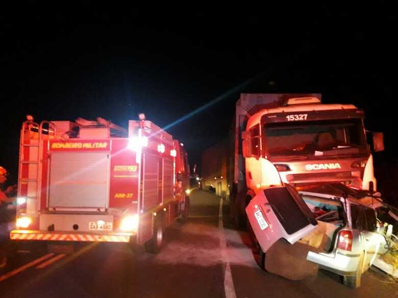 Momento em que o Corpo de Bombieros atendia a ocorr&ecirc;ncia