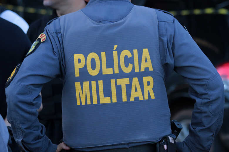 Mesmo com a resist&ecirc;ncia do autor, a Pol&iacute;cia Militar conseguiu efetuar a pris&atilde;o e conduzi-lo &agrave; delegacia