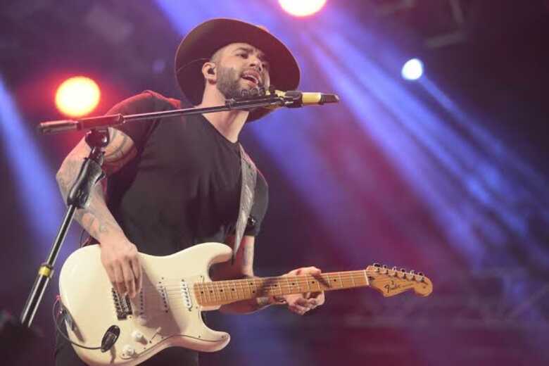 O cantor Gustavo Lima