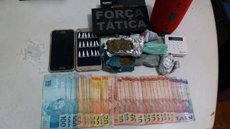Dinheiro em espécie encontrado com o autor, susbtâncias ilícitas, celulares e máquina de cartão