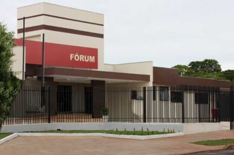 F&oacute;rum no munic&iacute;pio de Navira&iacute;