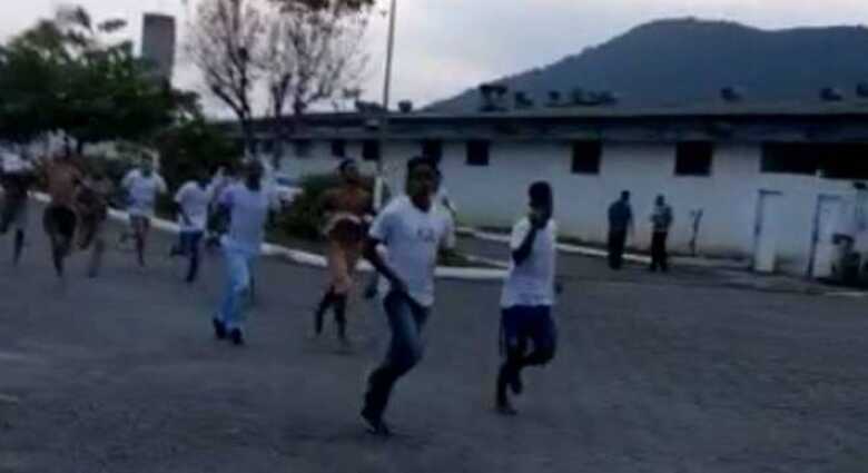 V&iacute;deo &ndash; Ap&oacute;s rebeli&atilde;o, presos fogem de penitenci&aacute;ria