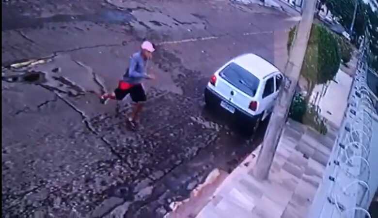 Um dos v&iacute;deos que mostra a a&ccedil;&atilde;o dos criminosos