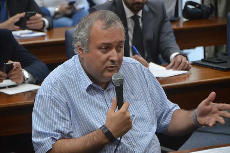 O m&eacute;dico M&aacute;rcio Molinari